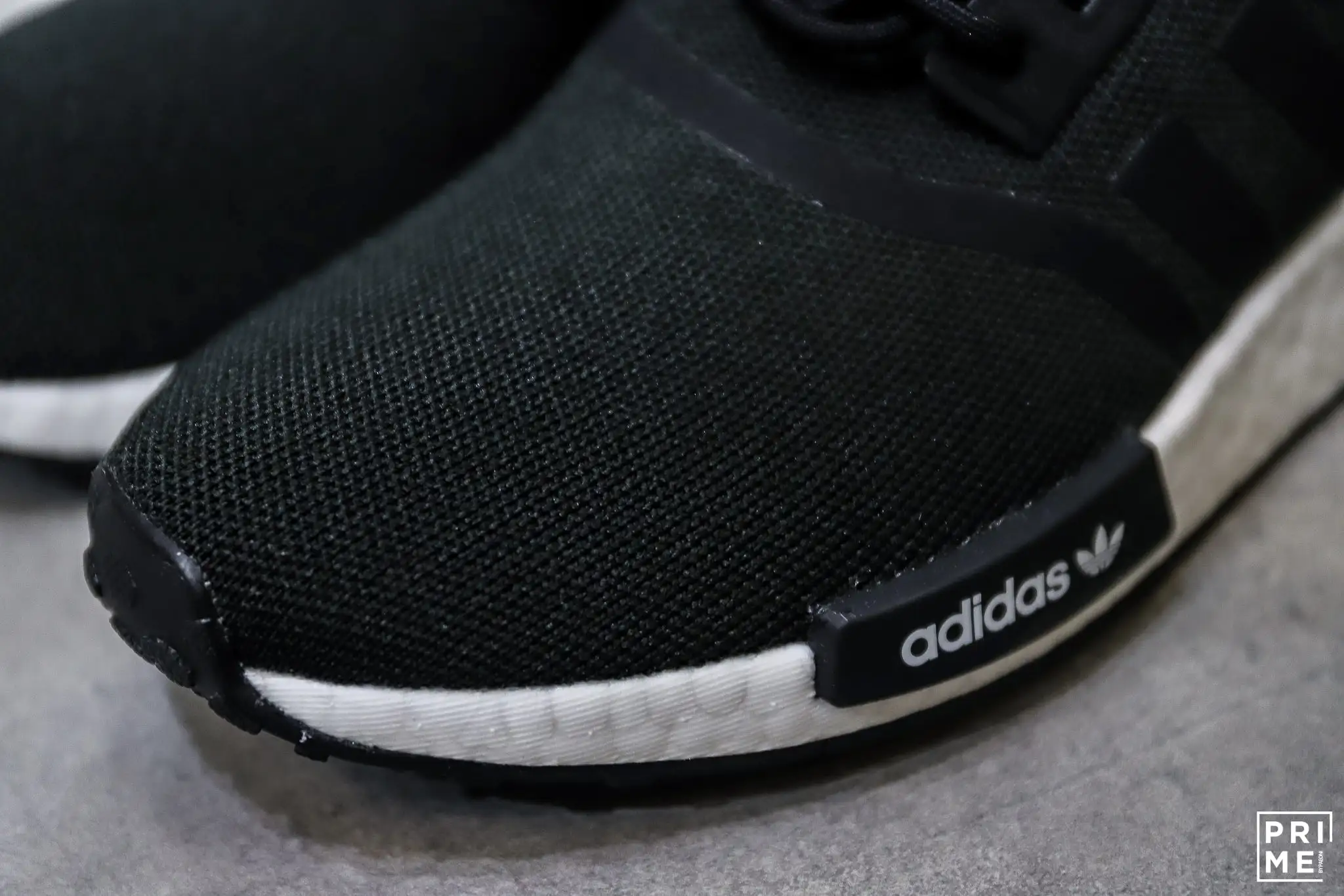 Adidas NMD R1  Refine core black / white gum (H02333)