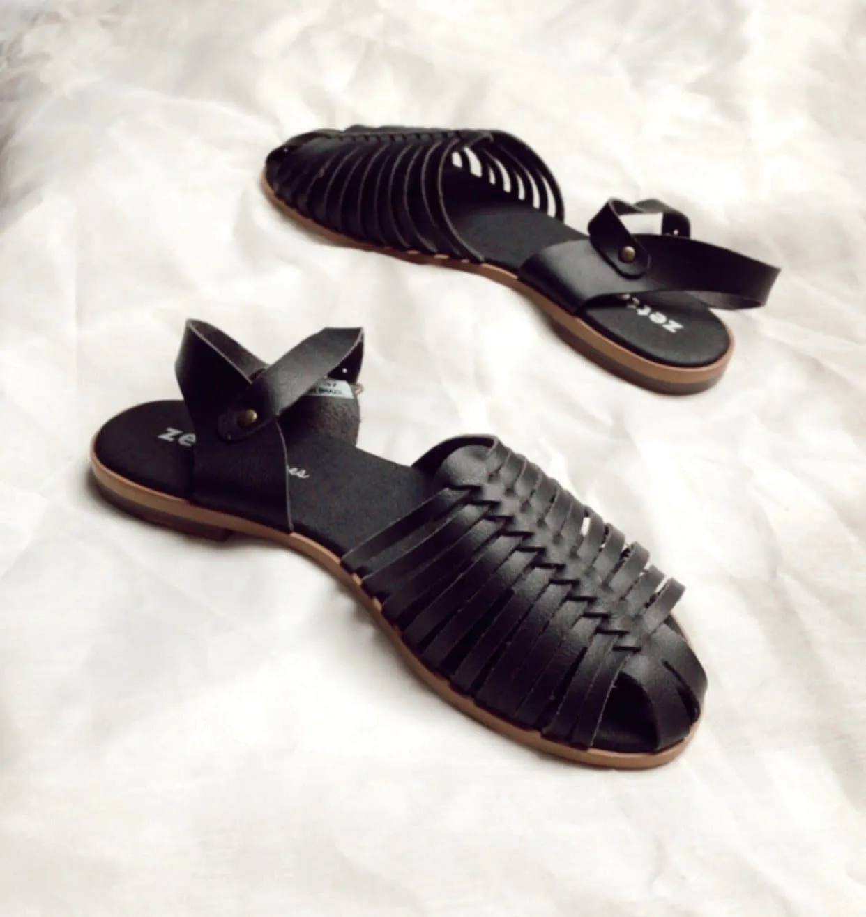 'Maya' flat vegan sandals by Zette Shoes - black