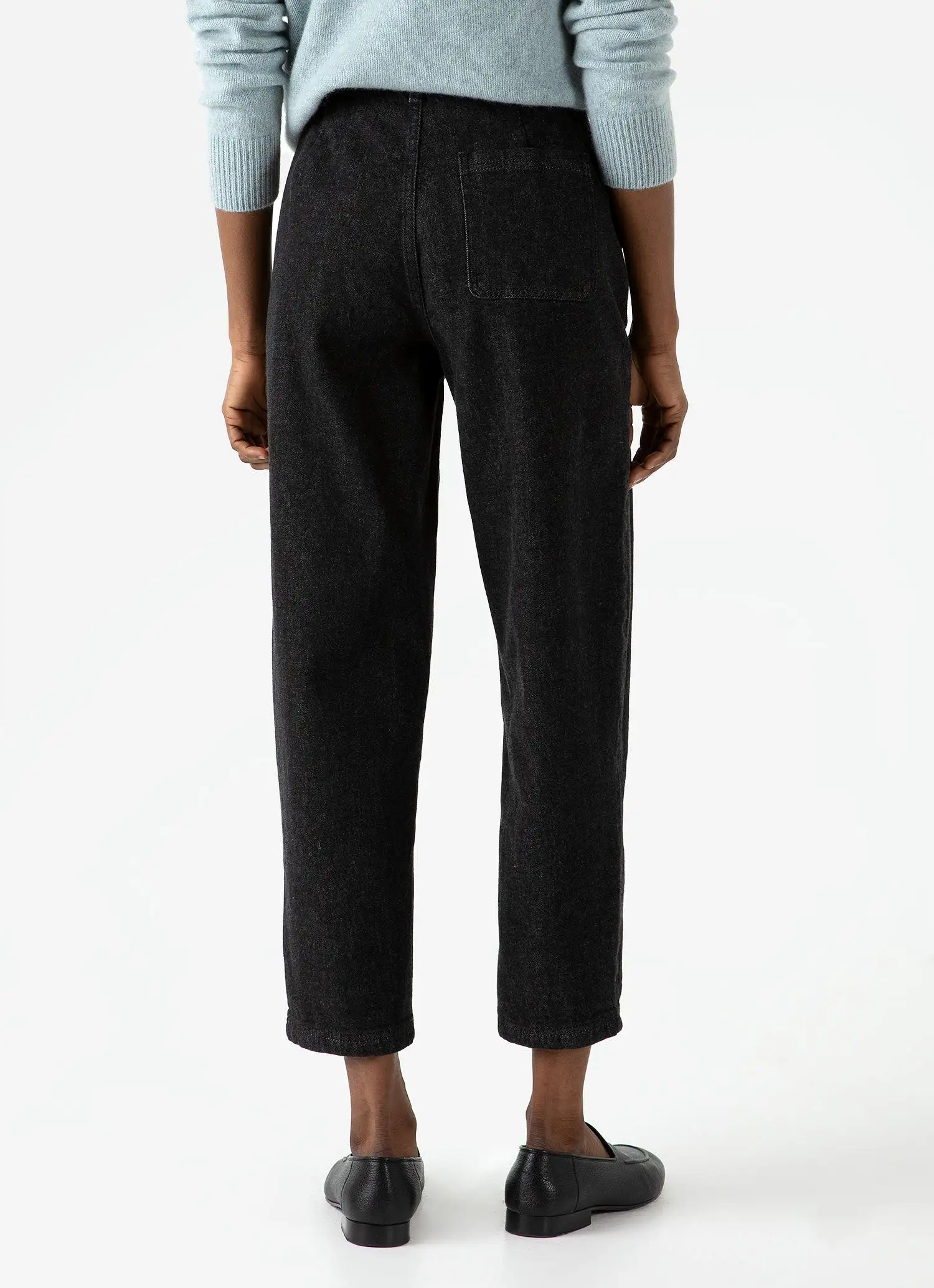 Women's Denim Tapered Trouser in Black Denim Wash